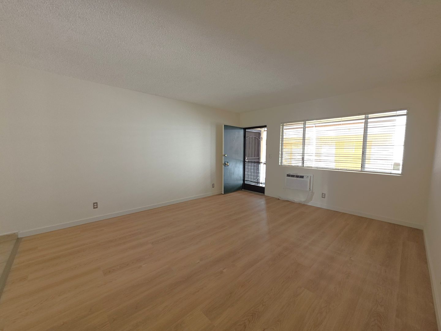 4458 Woodman Avenue #10 - Los Angeles - California - 1 bed, 1 bath rental property
