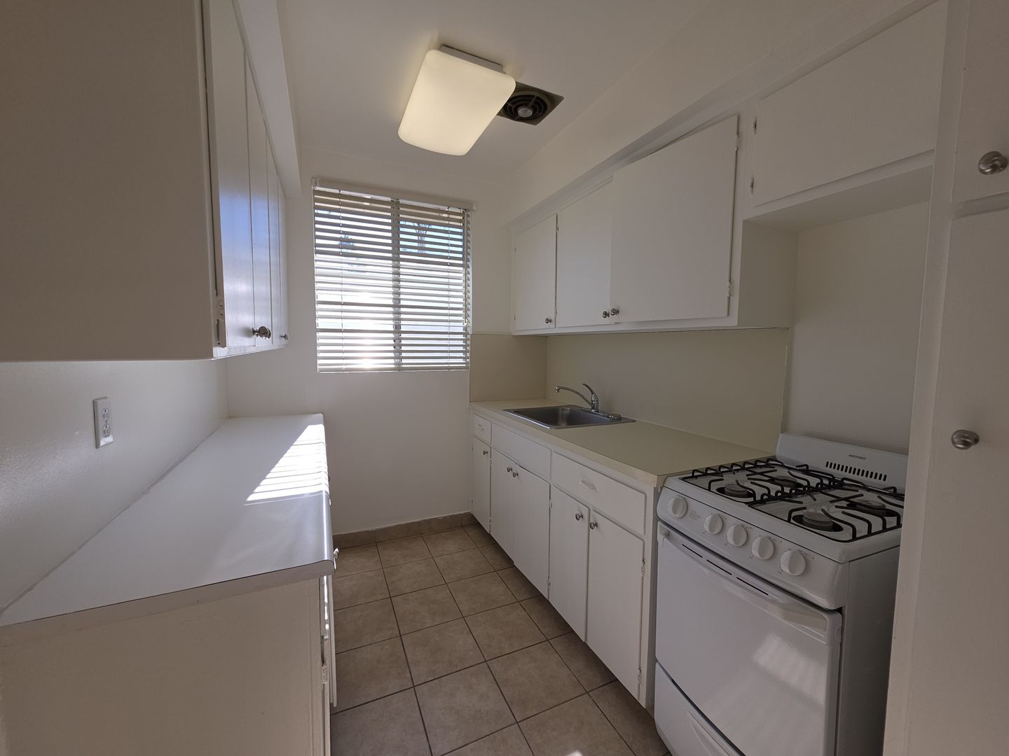 4458 Woodman Avenue #10 - Los Angeles - California - 1 bed, 1 bath rental property