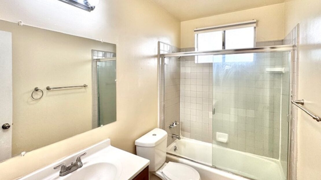 4458 Woodman Avenue - Los Angeles - California - 1 bed, 1 bath rental property