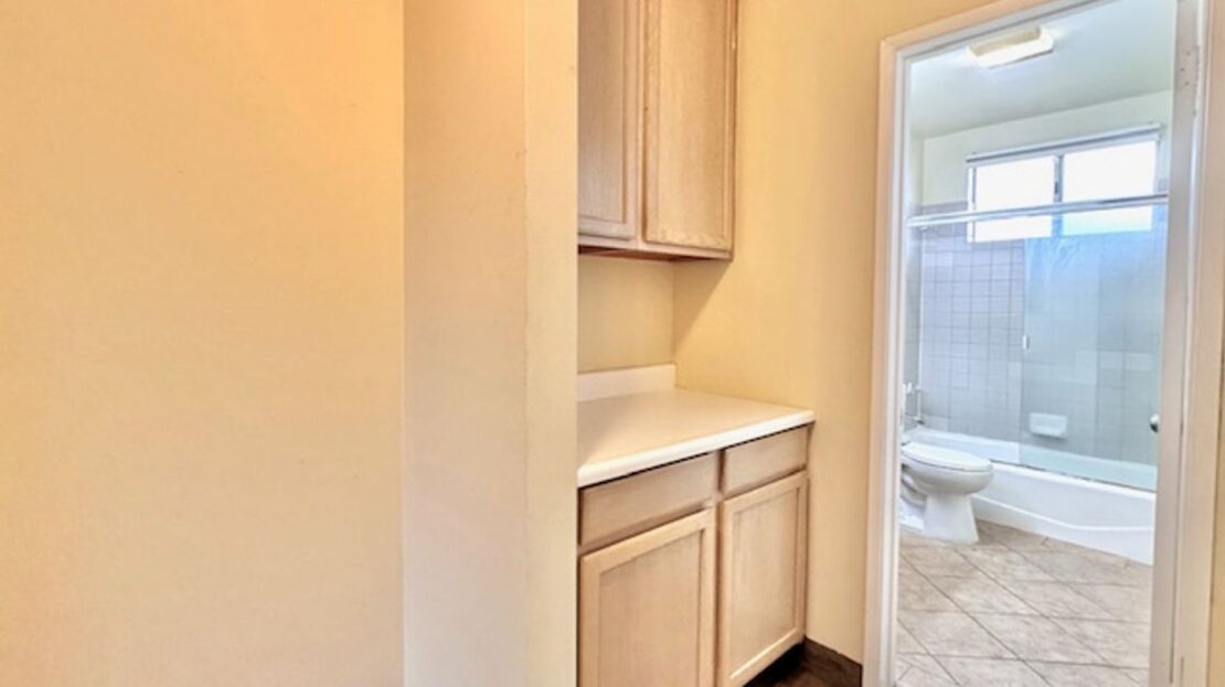 4458 Woodman Avenue - Los Angeles - California - 1 bed, 1 bath rental property