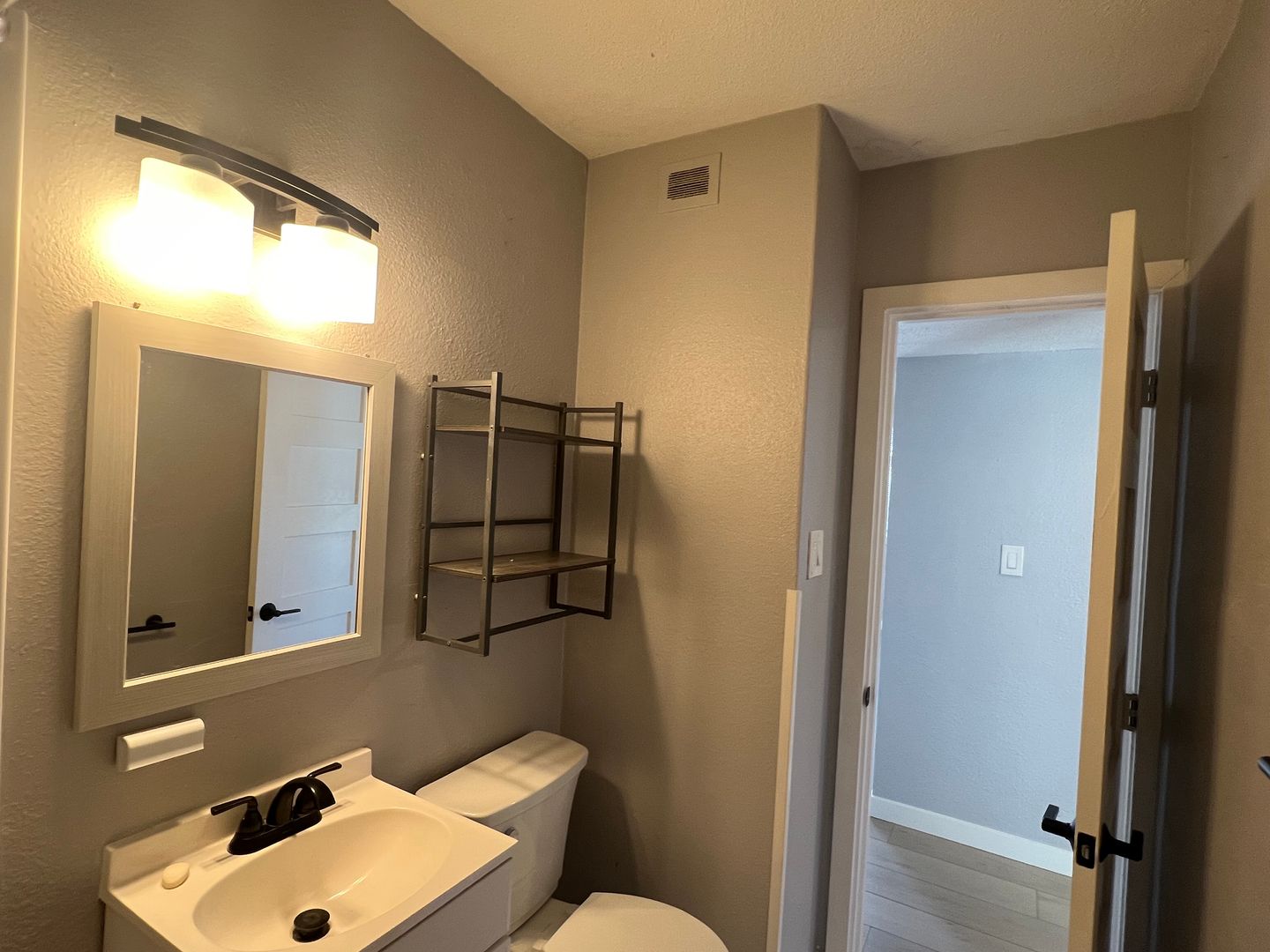 4700 124th St Ct SW - Lakewood - Washington - 1 bed, 1 bath rental property