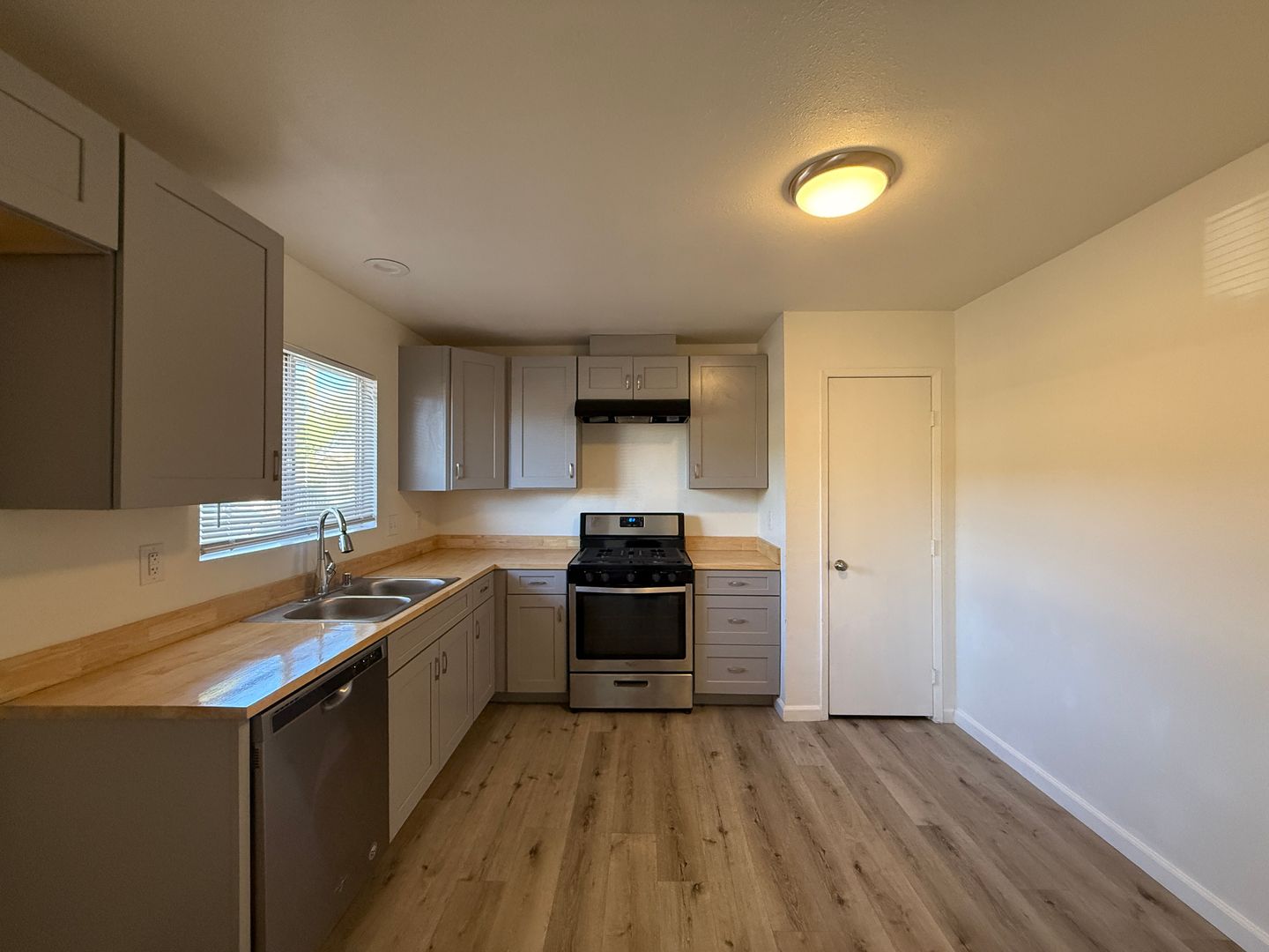 524 E. Ave Q12 - Unit 23 - Palmdale - California - 2 bed, 1 bath rental property