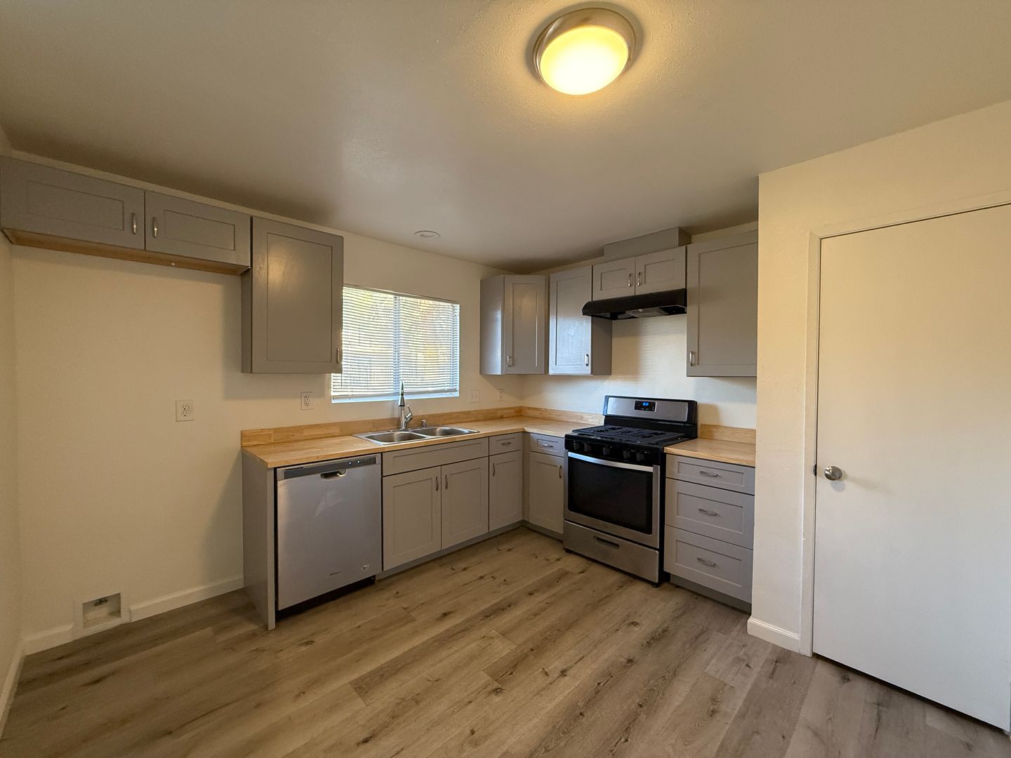 524 E. Ave Q12 - Unit 23 - Palmdale - California - 2 bed, 1 bath rental property