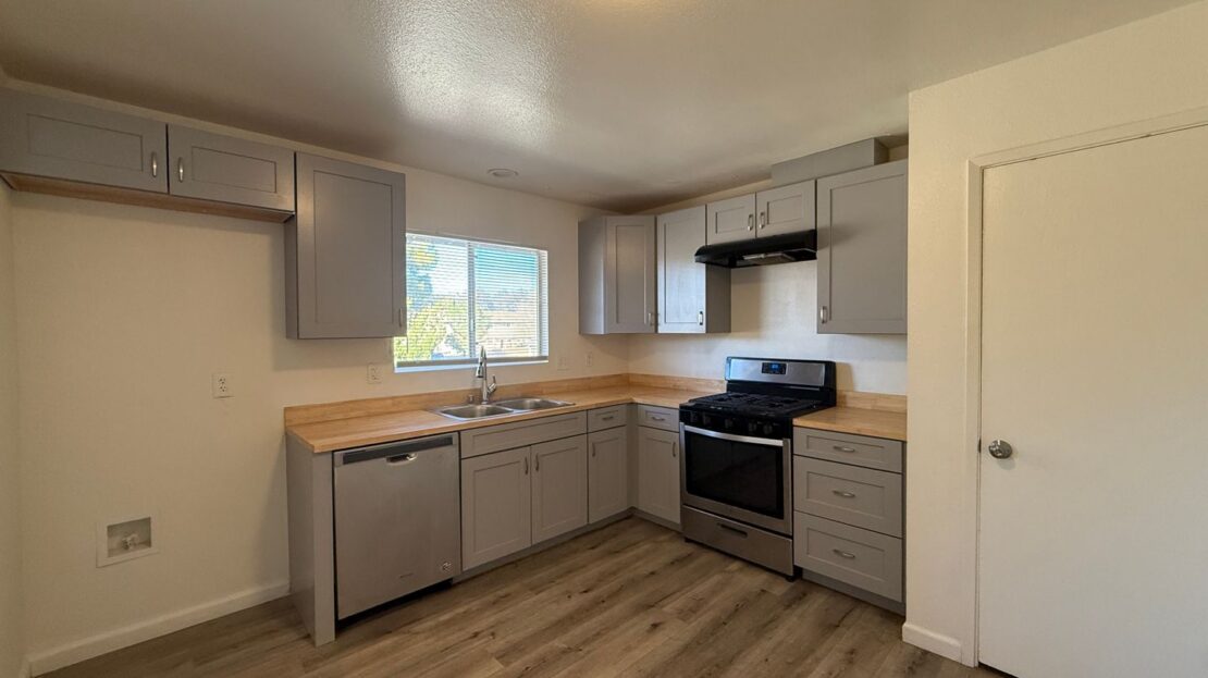 524 E. Ave Q12 - Unit 26 - Palmdale - California - 2 bed, 1 bath rental property