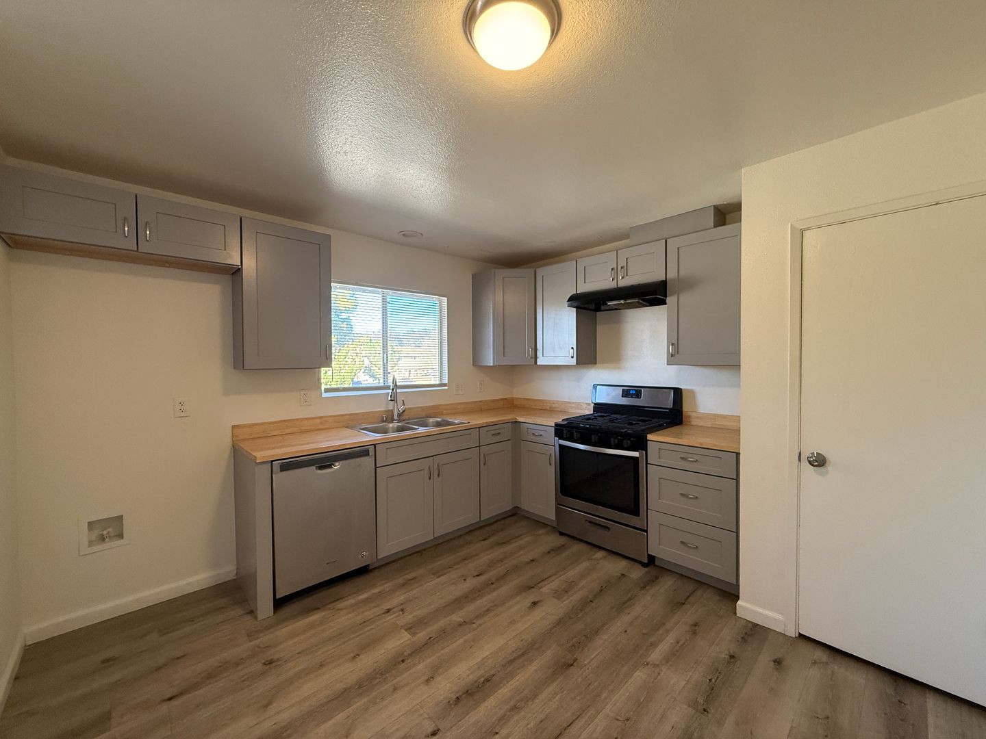 524 E. Ave Q12 - Unit 26 - Palmdale - California - 2 bed, 1 bath rental property
