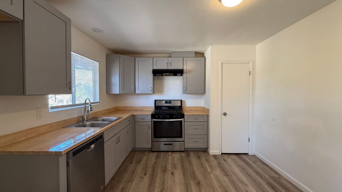 524 E. Ave Q12 - Unit 26 - Palmdale - California - 2 bed, 1 bath rental property