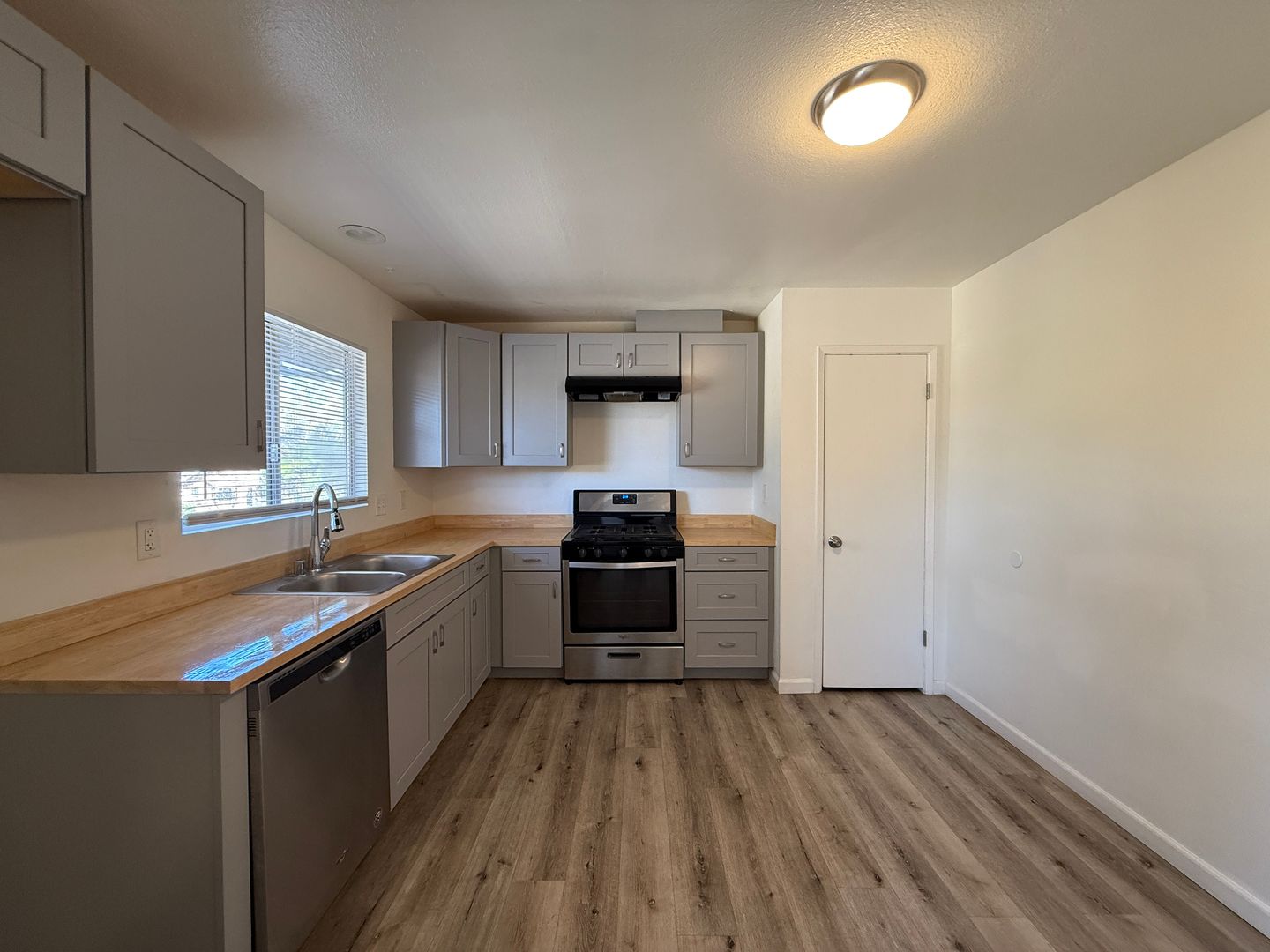 524 E. Ave Q12 - Unit 26 - Palmdale - California - 2 bed, 1 bath rental property
