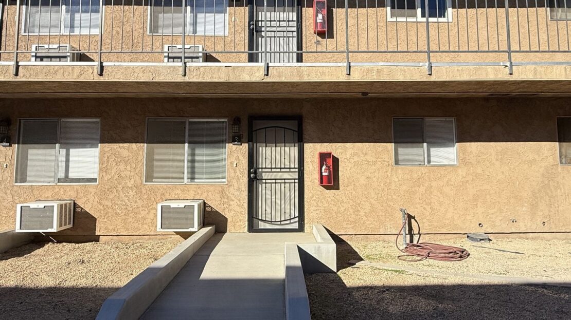 524 E. Ave Q12 - Unit 3 - Palmdale - California - 2 bed, 1 bath rental property