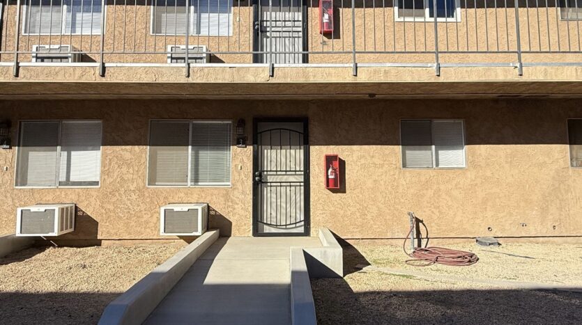 524 E. Ave Q12 - Unit 3 - Palmdale - California - 2 bed, 1 bath rental property