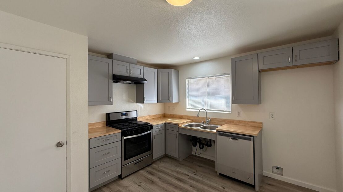 524 E. Ave Q12 - Unit 3 - Palmdale - California - 2 bed, 1 bath rental property