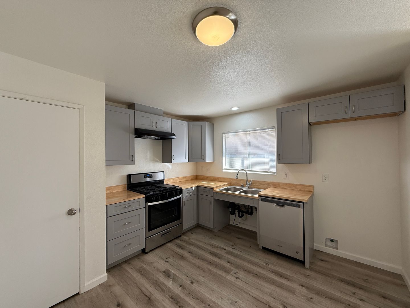 524 E. Ave Q12 - Unit 3 - Palmdale - California - 2 bed, 1 bath rental property