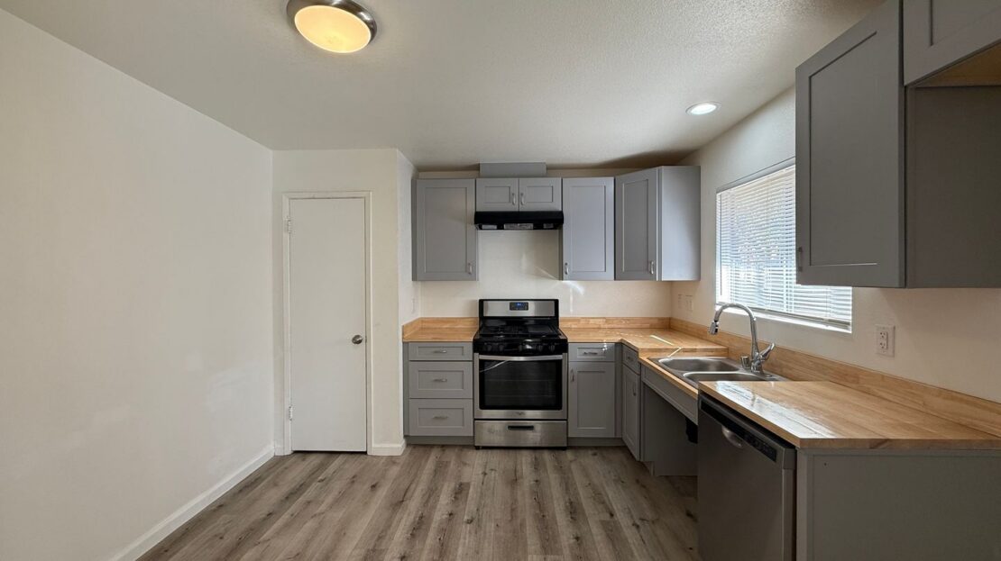 524 E. Ave Q12 - Unit 3 - Palmdale - California - 2 bed, 1 bath rental property