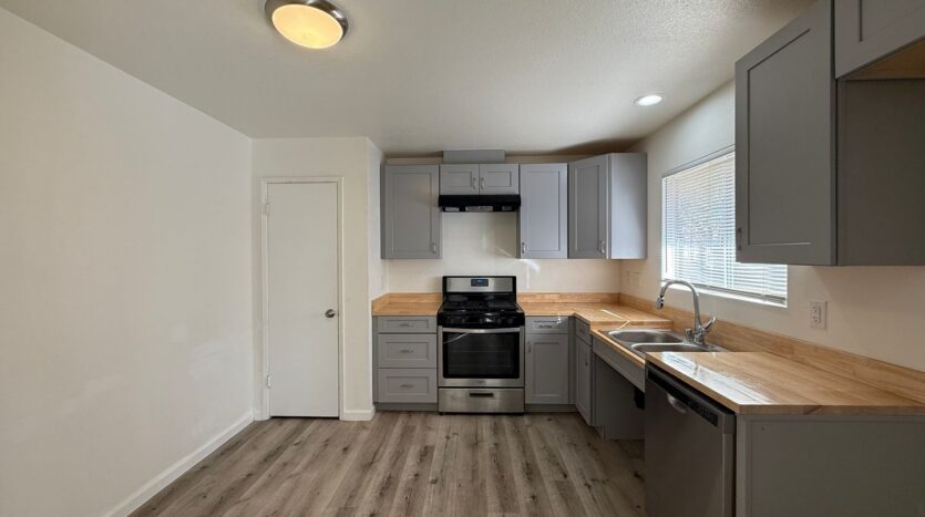 524 E. Ave Q12 - Unit 3 - Palmdale - California - 2 bed, 1 bath rental property