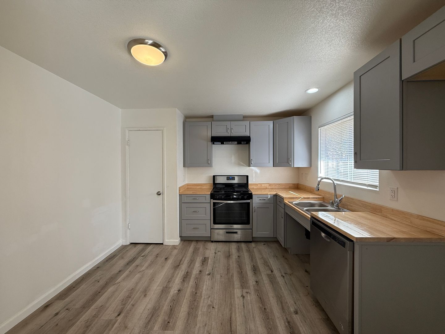 524 E. Ave Q12 - Unit 3 - Palmdale - California - 2 bed, 1 bath rental property