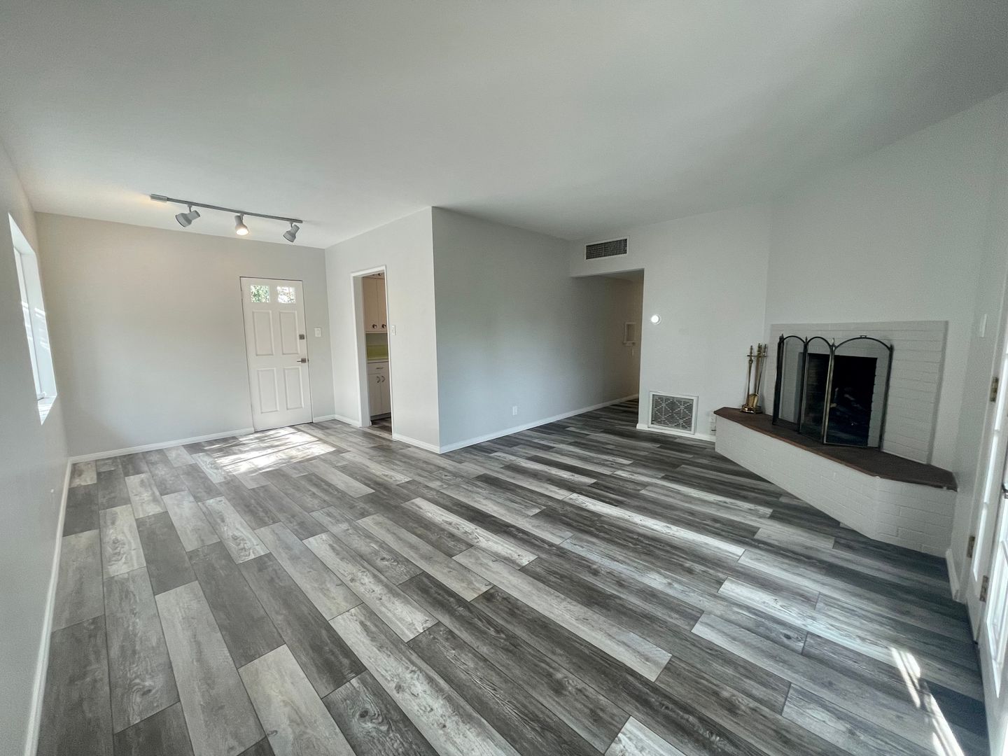 529 South Calle Abronia  - Unit 3 - Palm Springs - California - 1 bed, 1 bath rental property