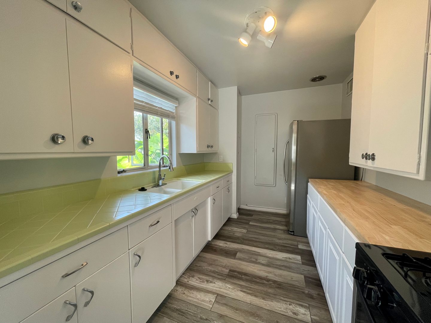 529 South Calle Abronia  - Unit 3 - Palm Springs - California - 1 bed, 1 bath rental property