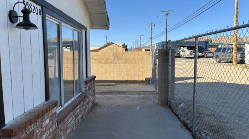 55820B Santa Fe Trl - Yucca Valley - California - 1 bed, 1 bath rental property