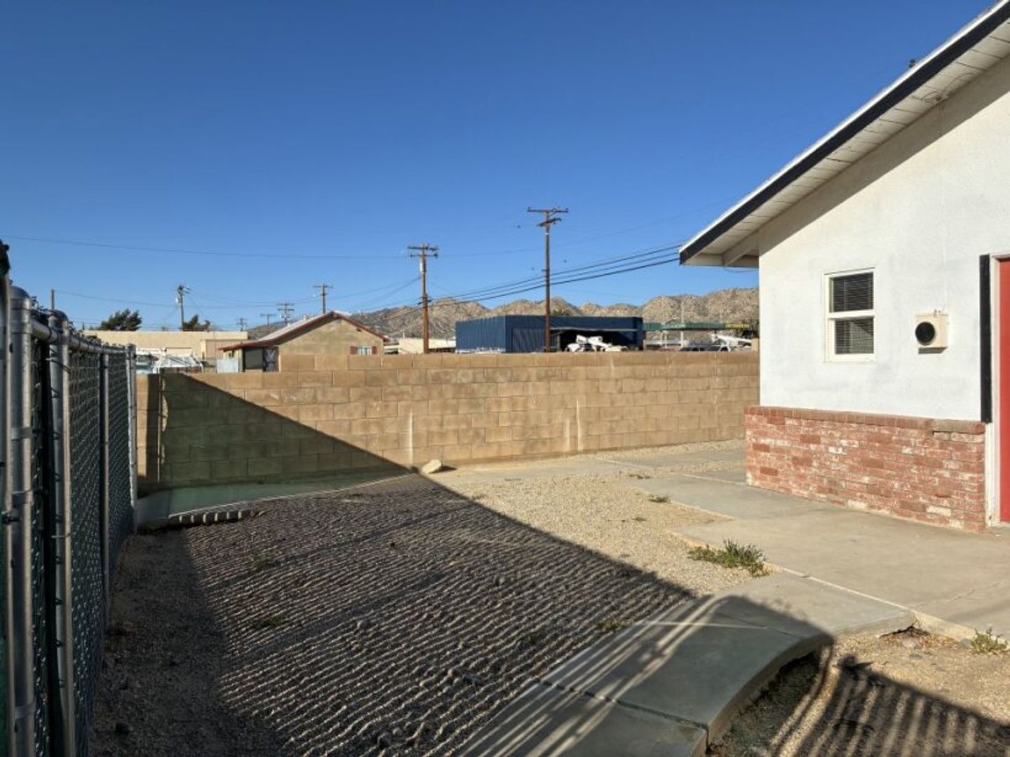 55820B Santa Fe Trl - Yucca Valley - California - 1 bed, 1 bath rental property