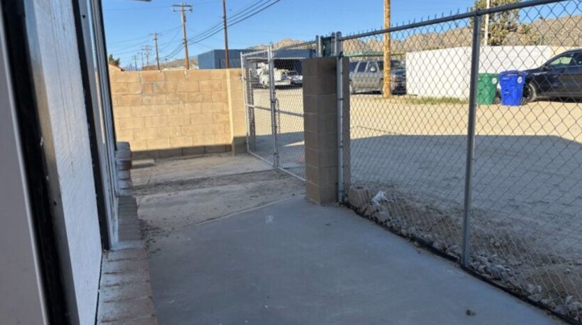 55820B Santa Fe Trl - Yucca Valley - California - 1 bed, 1 bath rental property