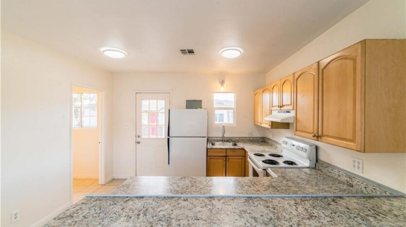 55820B Santa Fe Trl - Yucca Valley - California - 1 bed, 1 bath rental property