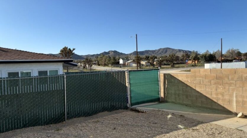 55820B Santa Fe Trl - Yucca Valley - California - 1 bed, 1 bath rental property
