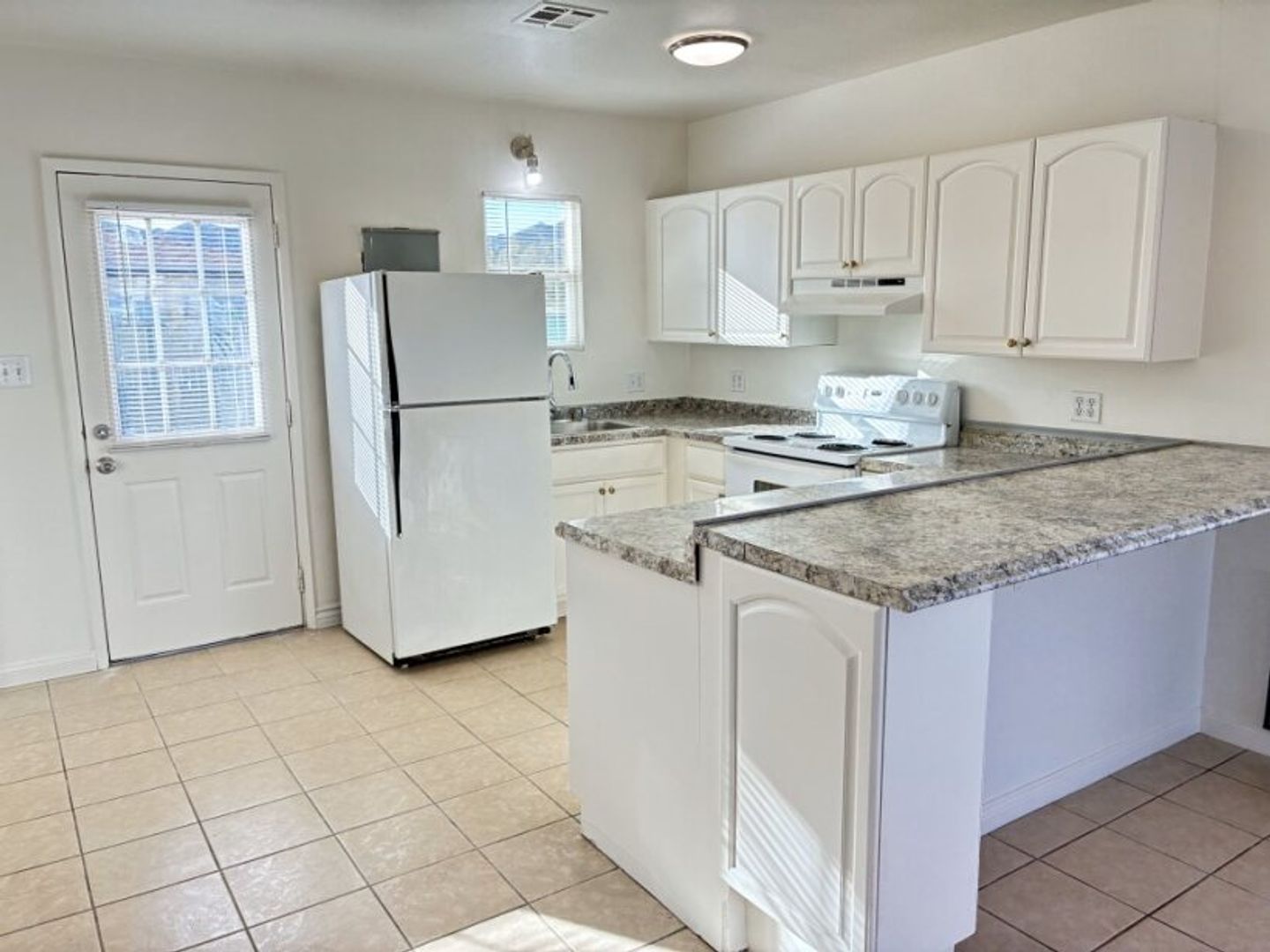 55820B Santa Fe Trl - Yucca Valley - California - 1 bed, 1 bath rental property