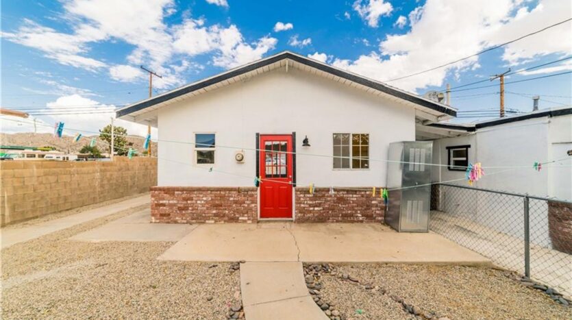 55820B Santa Fe Trl - Yucca Valley - California - 1 bed, 1 bath rental property