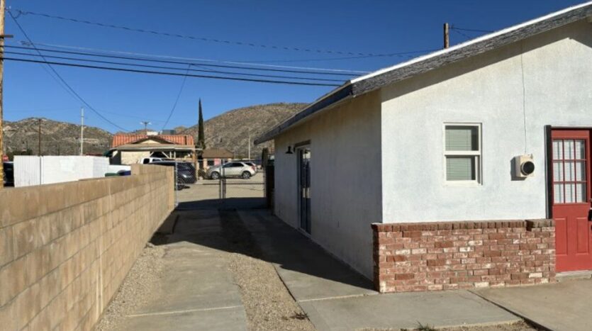 55820B Santa Fe Trl - Yucca Valley - California - 1 bed, 1 bath rental property