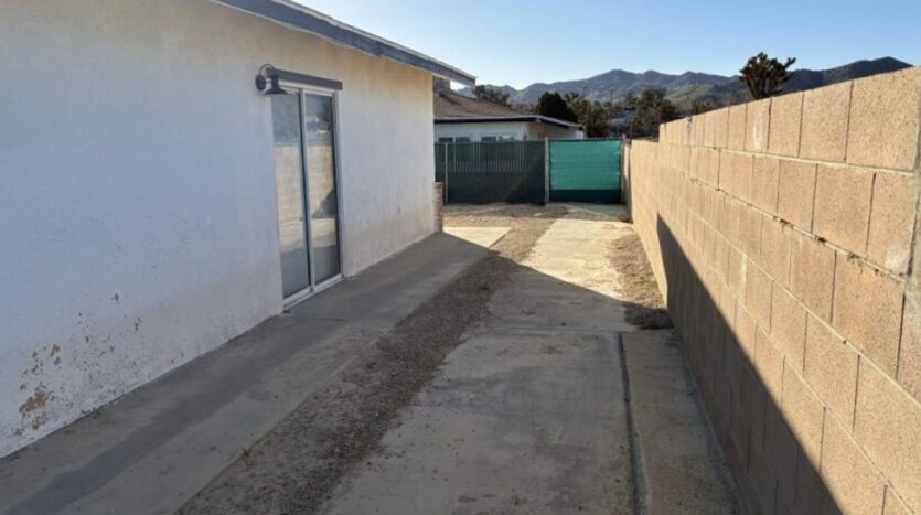 55820B Santa Fe Trl - Yucca Valley - California - 1 bed, 1 bath rental property