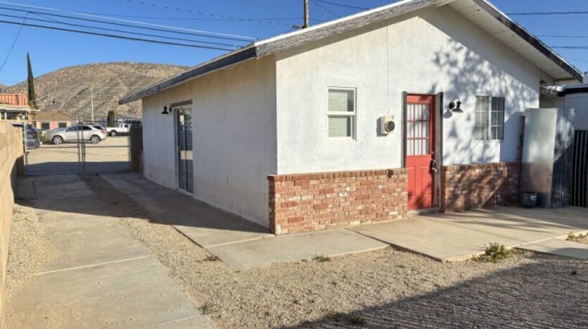 55820B Santa Fe Trl - Yucca Valley - California - 1 bed, 1 bath rental property