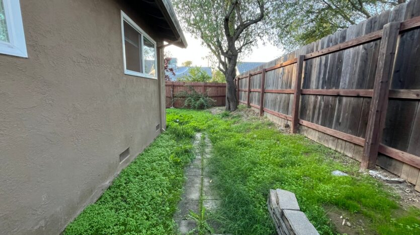 6421 San Stefano St - Citrus Heights - California - 2 bed, 1 bath rental property