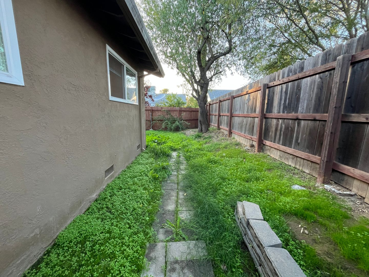 6421 San Stefano St - Citrus Heights - California - 2 bed, 1 bath rental property