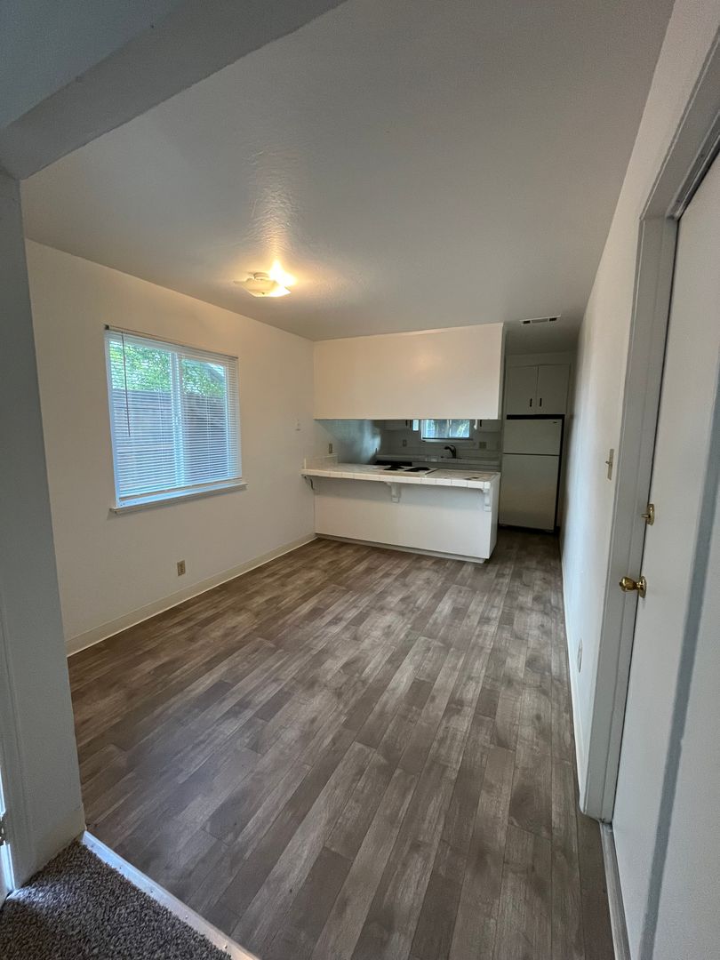6421 San Stefano St - Citrus Heights - California - 2 bed, 1 bath rental property