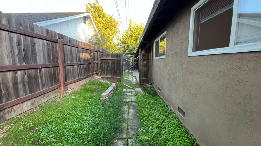 6421 San Stefano St - Citrus Heights - California - 2 bed, 1 bath rental property