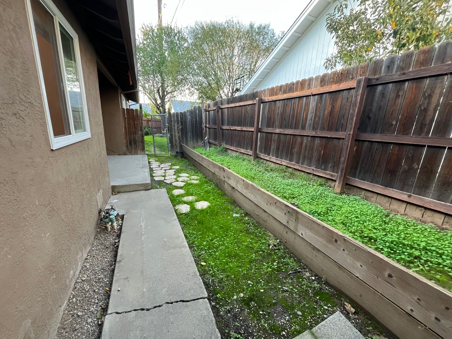 6421 San Stefano St - Citrus Heights - California - 2 bed, 1 bath rental property