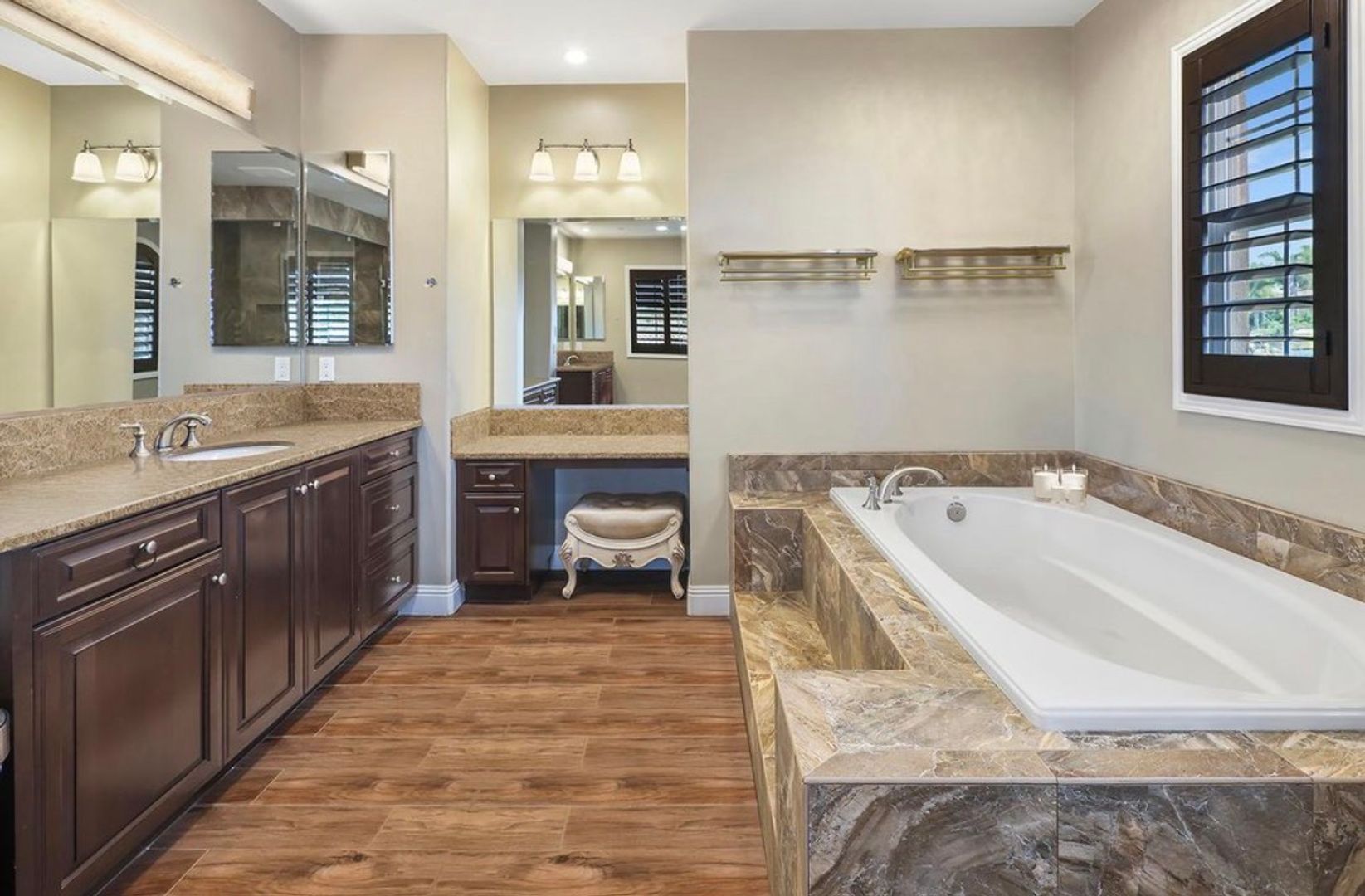 7305 Augusta Dr - Moorpark - California - 5 bed, 6 bath rental property