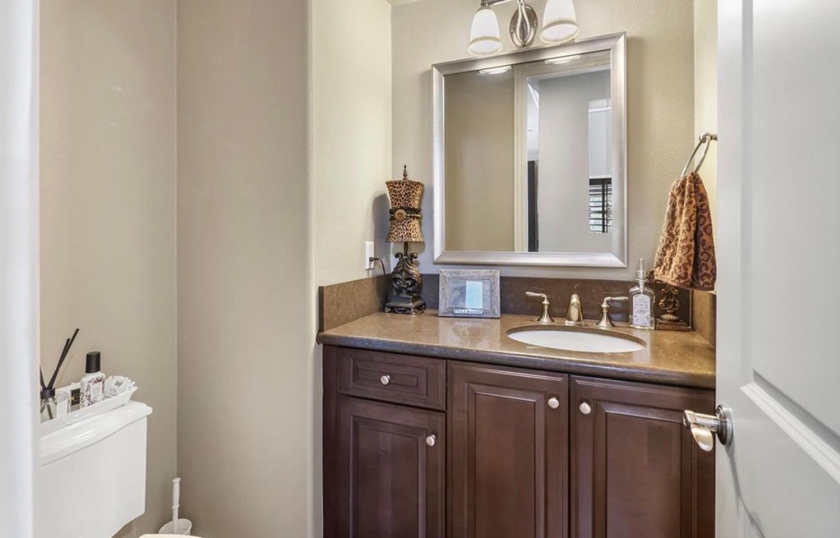 7305 Augusta Dr - Moorpark - California - 5 bed, 6 bath rental property