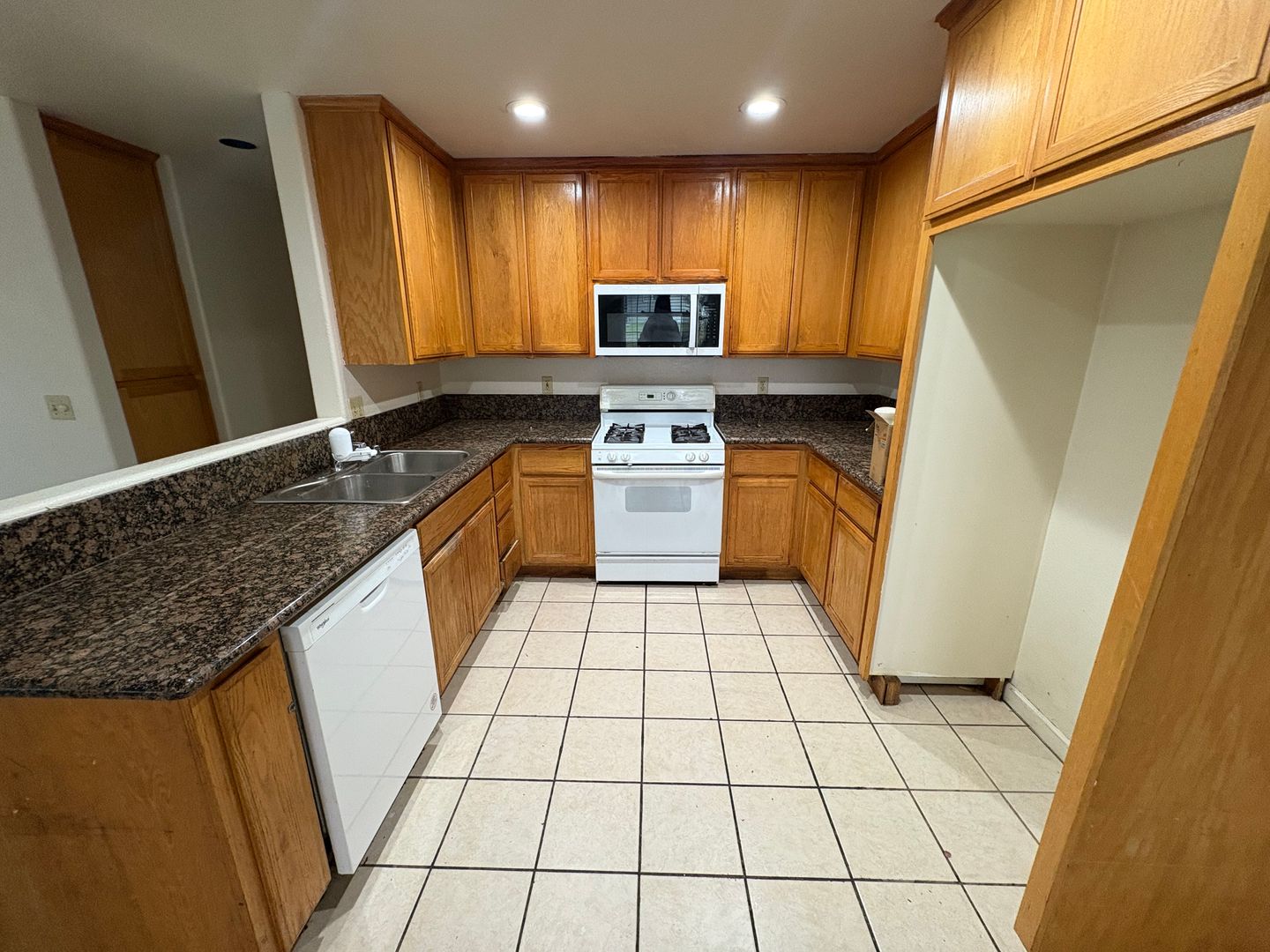 7513 Addison Way - Sacramento - California - 3 bed, 2 bath rental property