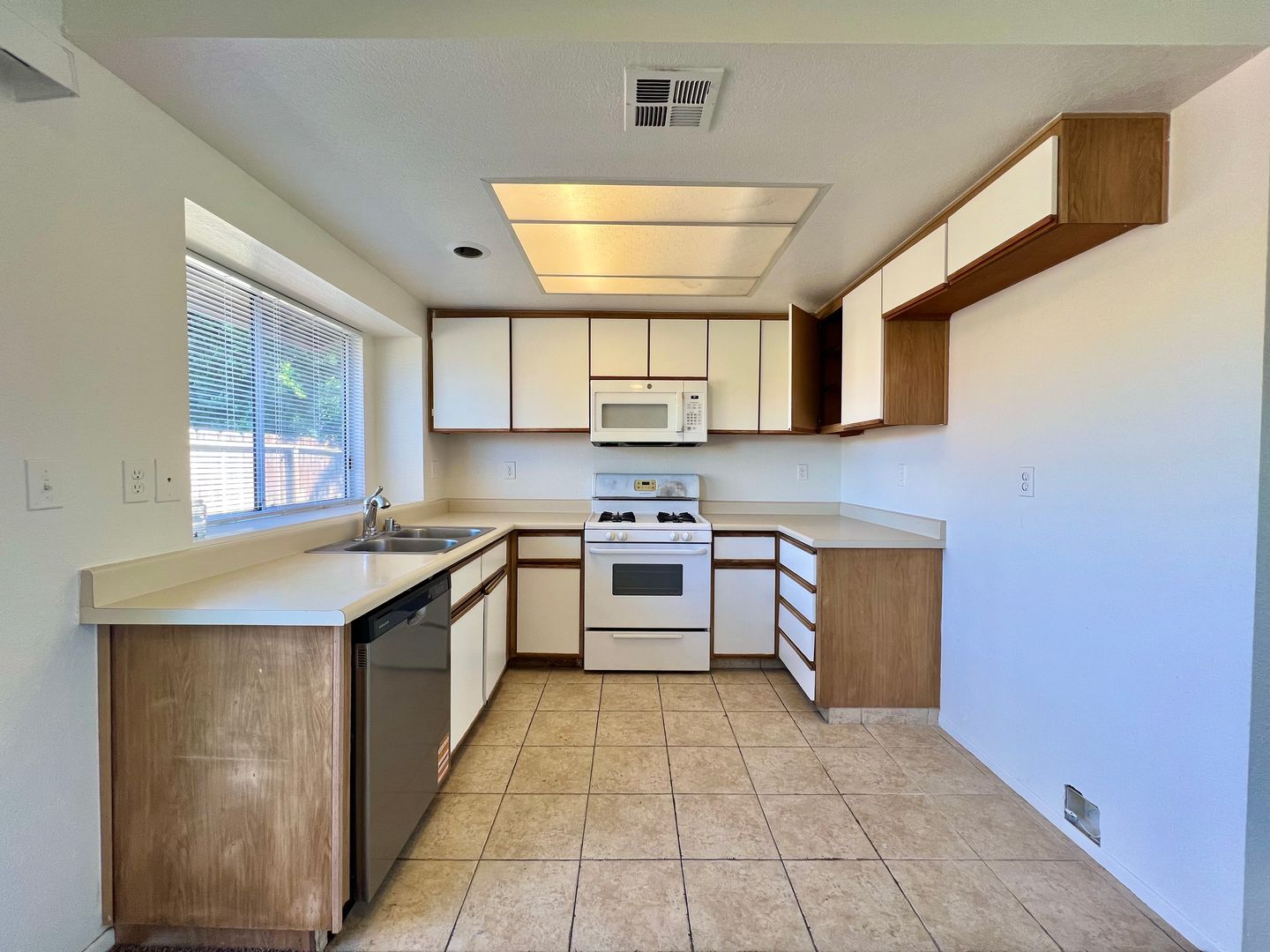 79560 Avenue 42 - Unit A - Bermuda Dunes - California - 2 bed, 2 bath rental property