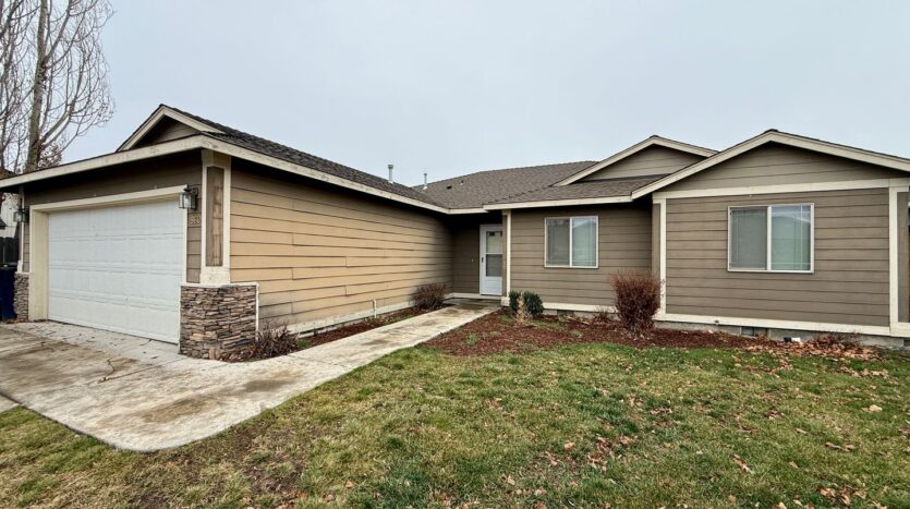 860 NE Quince Ave - Redmond - Oregon - 3 bed, 2 bath rental property