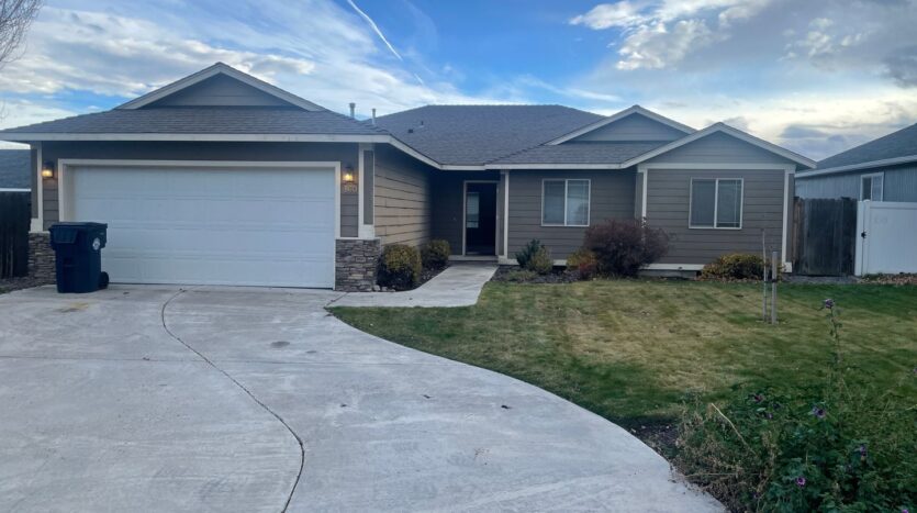 860 NE Quince Ave - Redmond - Oregon - 3 bed, 2 bath rental property