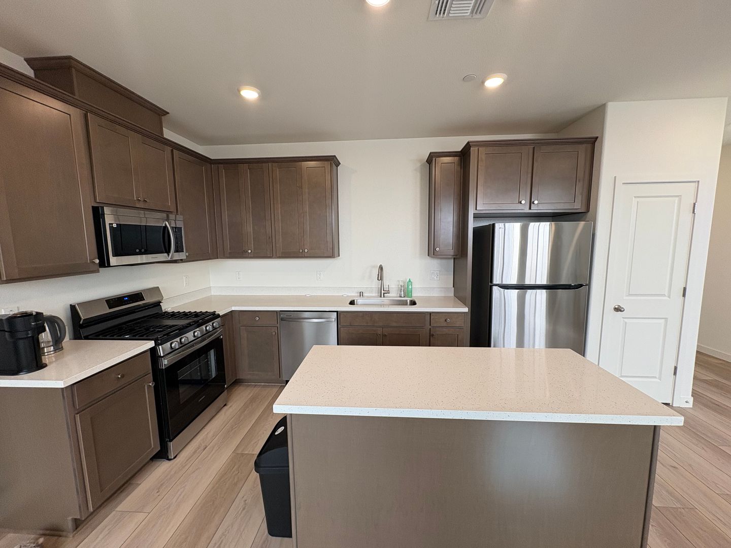 8837 J Sheehan St - Elk Grove - California - 3 bed, 2.5 bath rental property