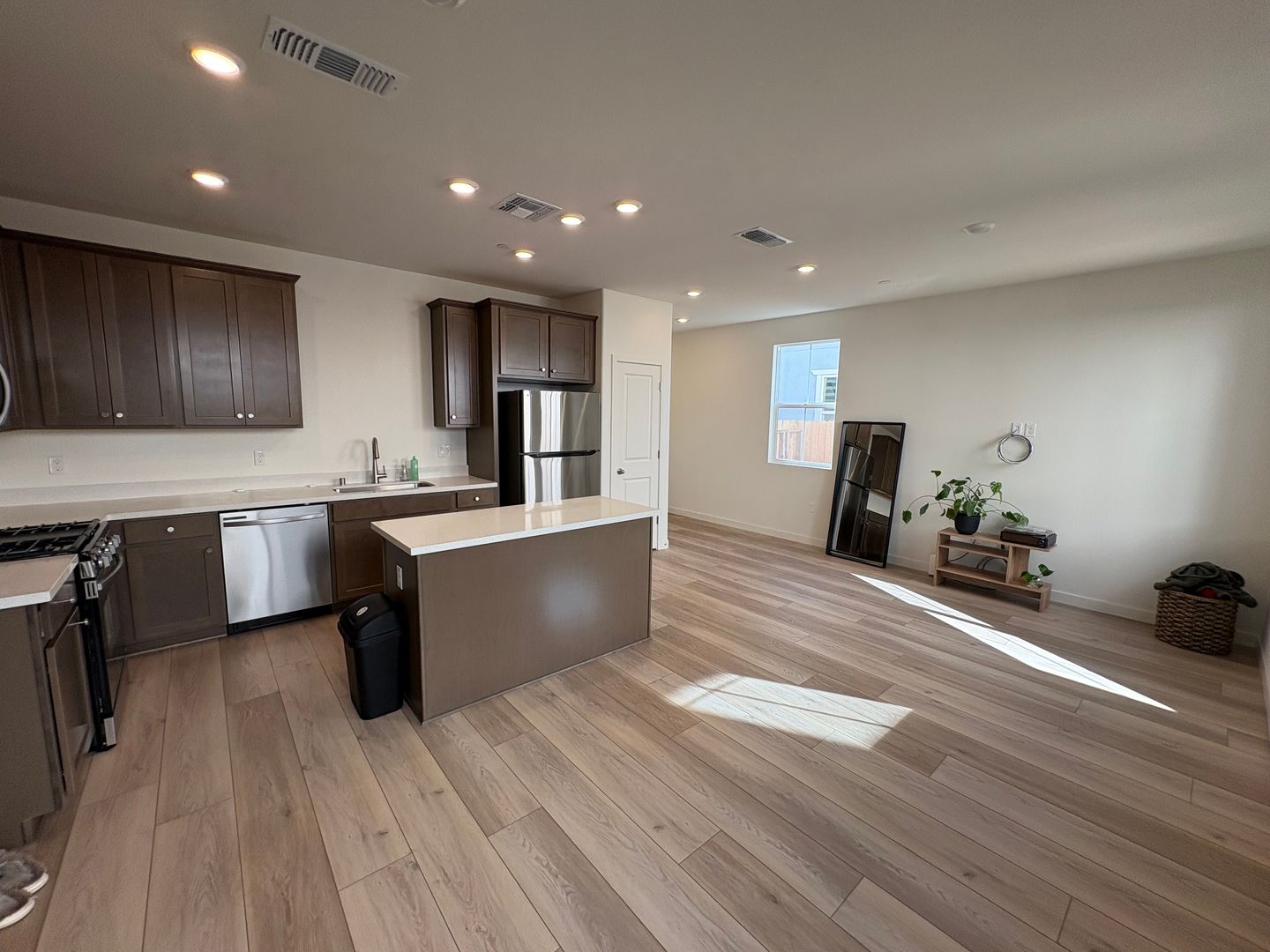 8837 J Sheehan St - Elk Grove - California - 3 bed, 2.5 bath rental property