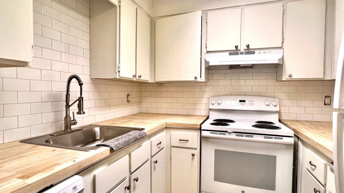 912 NE Hacienda Ct.   - Gresham - Oregon - 3 bed, 1.5 bath rental property