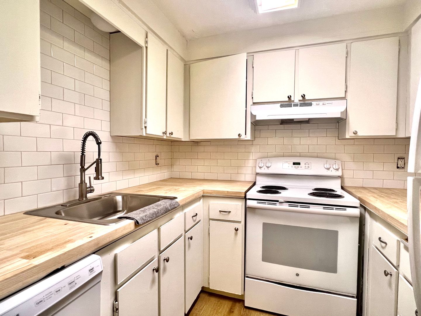 912 NE Hacienda Ct.   - Gresham - Oregon - 3 bed, 1.5 bath rental property