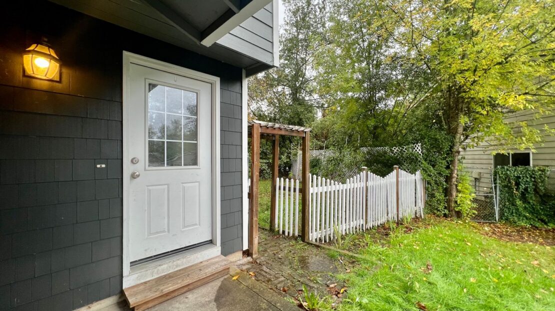 912 NE Hacienda Ct.   - Gresham - Oregon - 3 bed, 1.5 bath rental property
