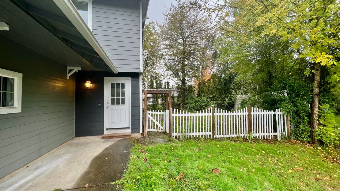 912 NE Hacienda Ct.   - Gresham - Oregon - 3 bed, 1.5 bath rental property