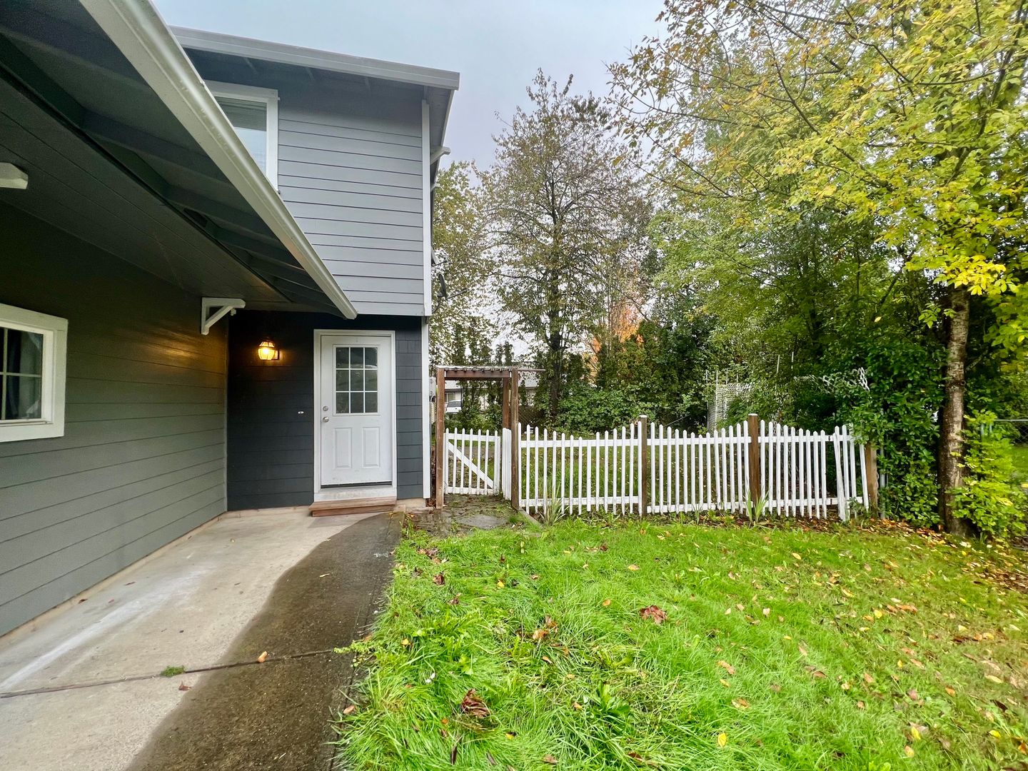 912 NE Hacienda Ct.   - Gresham - Oregon - 3 bed, 1.5 bath rental property