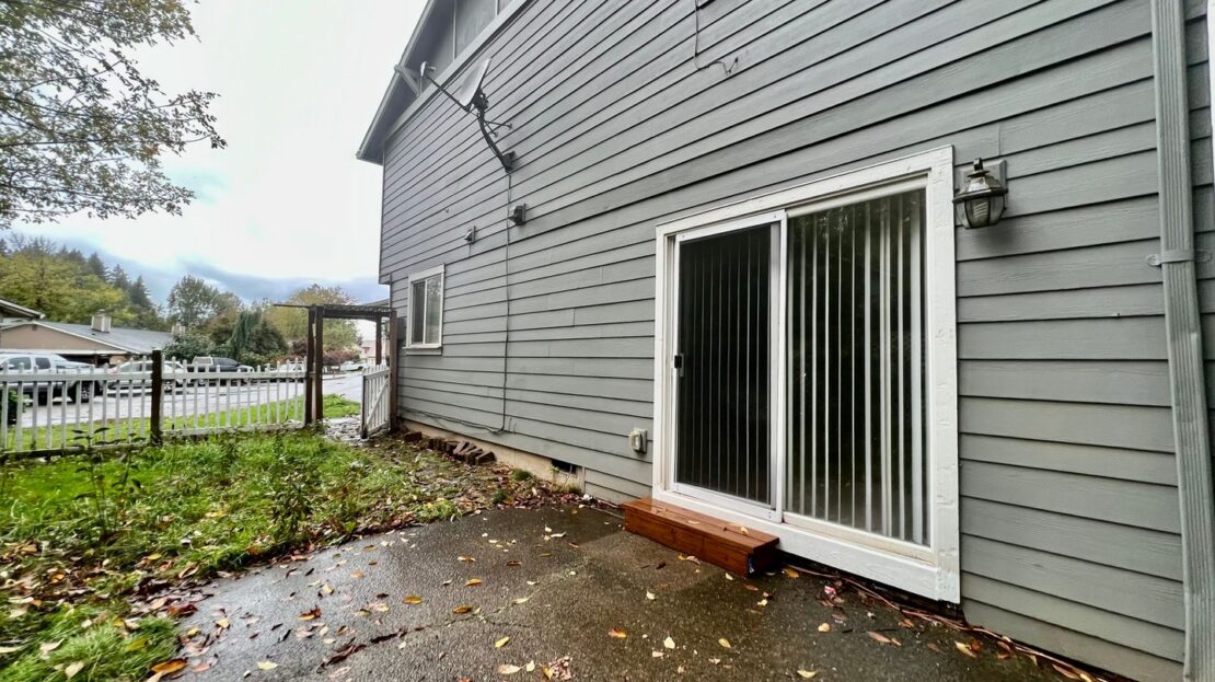 912 NE Hacienda Ct.   - Gresham - Oregon - 3 bed, 1.5 bath rental property