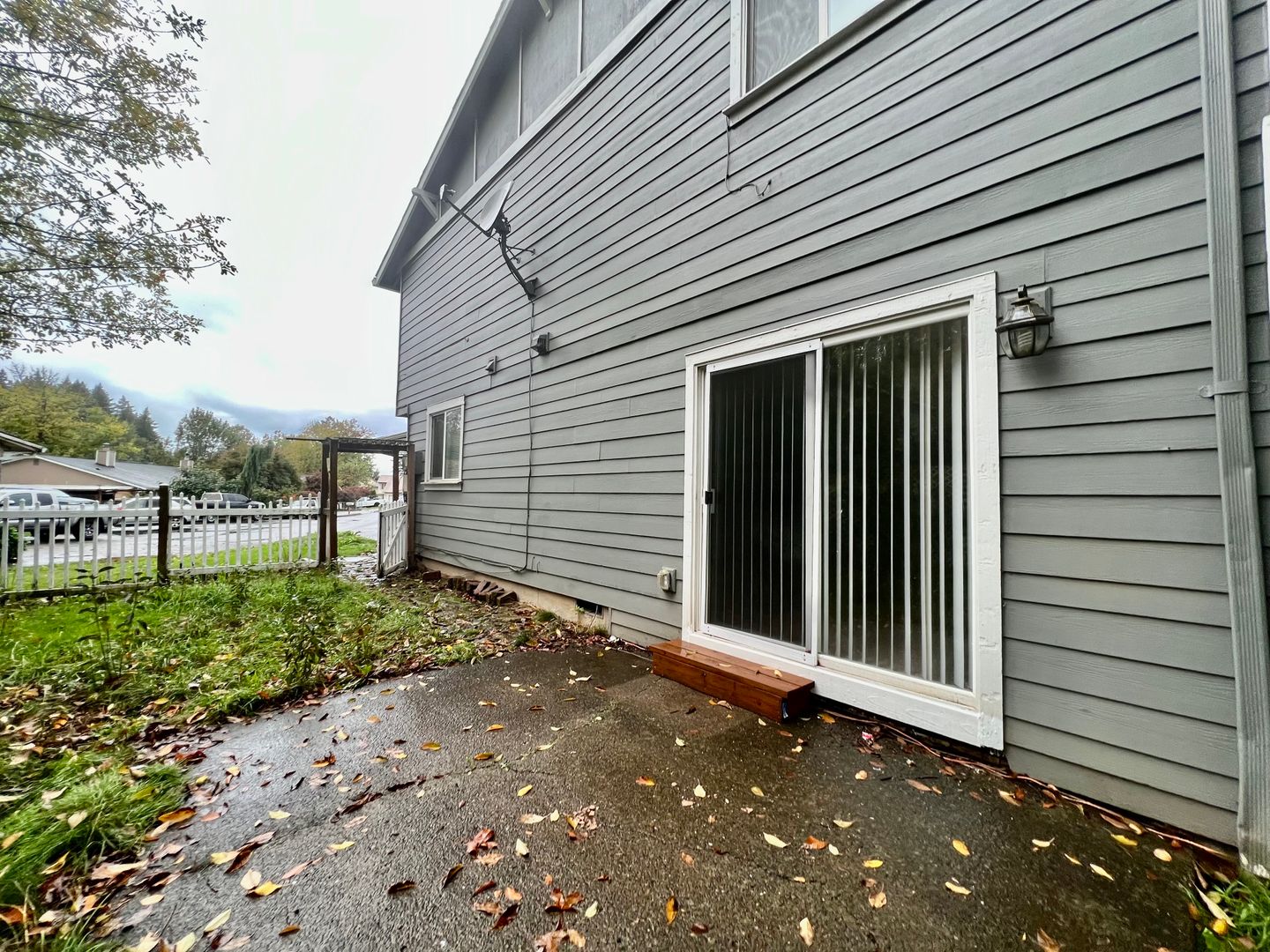 912 NE Hacienda Ct.   - Gresham - Oregon - 3 bed, 1.5 bath rental property